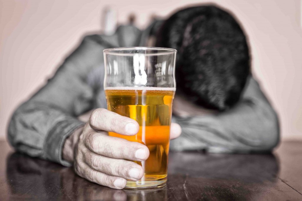 Народные средства от алкоголизма и пьянства: лечение домашними средствами